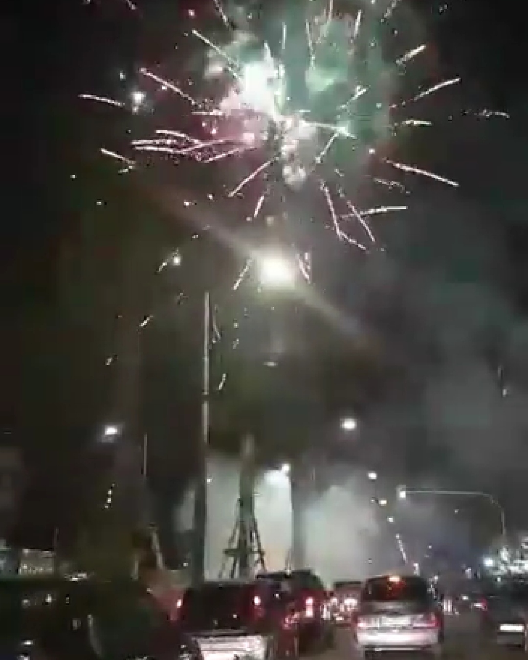 Fuochi d’artificio fuori controllo a Napoli, decine di segnalazioni: riposare di notte è diventata una lotteria