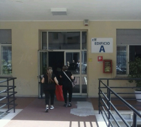 Napoli, Tac fuori uso da un anno nel presidio sanitario di Chiaia: la protesta degli utenti