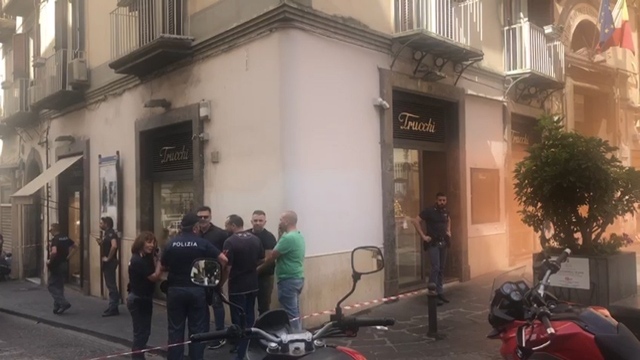 Napoli, è caccia agli uomini della ‘banda del buco’ dopo la terza rapina