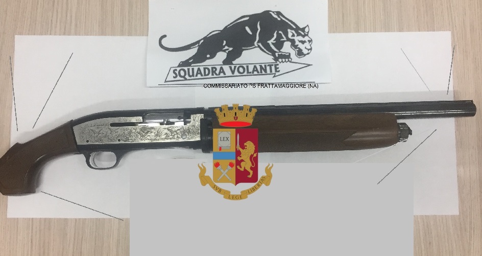 Fucile in un bar di Frattamaggiore, arrestato 49enne napoletano
