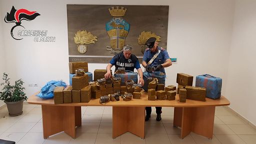 Maxi sequestro di hashish ‘Porsche’: 300 chilogrammi in un garage. Arrestati tre napoletani