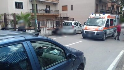 Sarno, incidente tra auto e scooter: ferita un’anziana