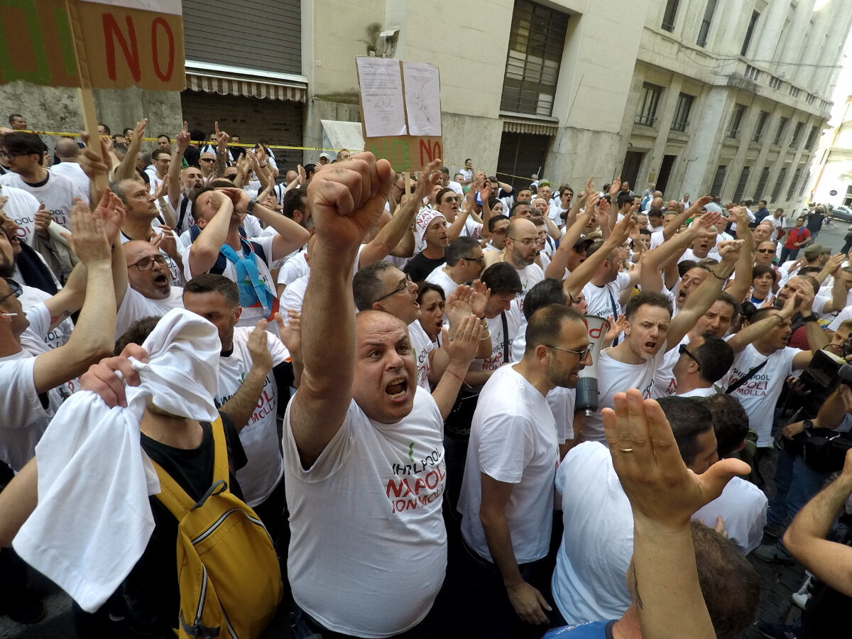 Incontro a Napoli dei lavoratori Whirlpool e il ministro Patuanelli ‘positivo’ per il sindacato
