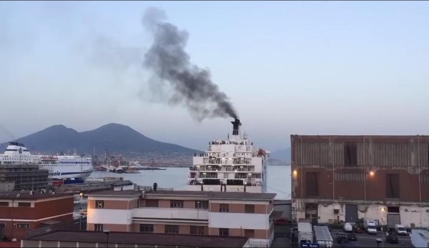 Blocco del traffico a Napoli a causa del superamento del limite di pm10 ma l’Autorità portuale continua a nicchiare sull’elettrificazione del porto
