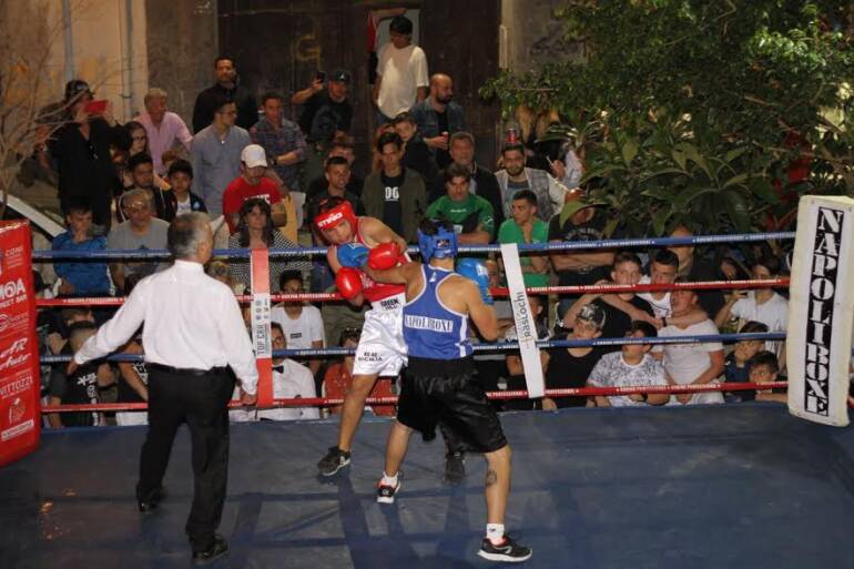 La Napoli boxe porta il pugilato in piazza ai Quartieri Spagnoli