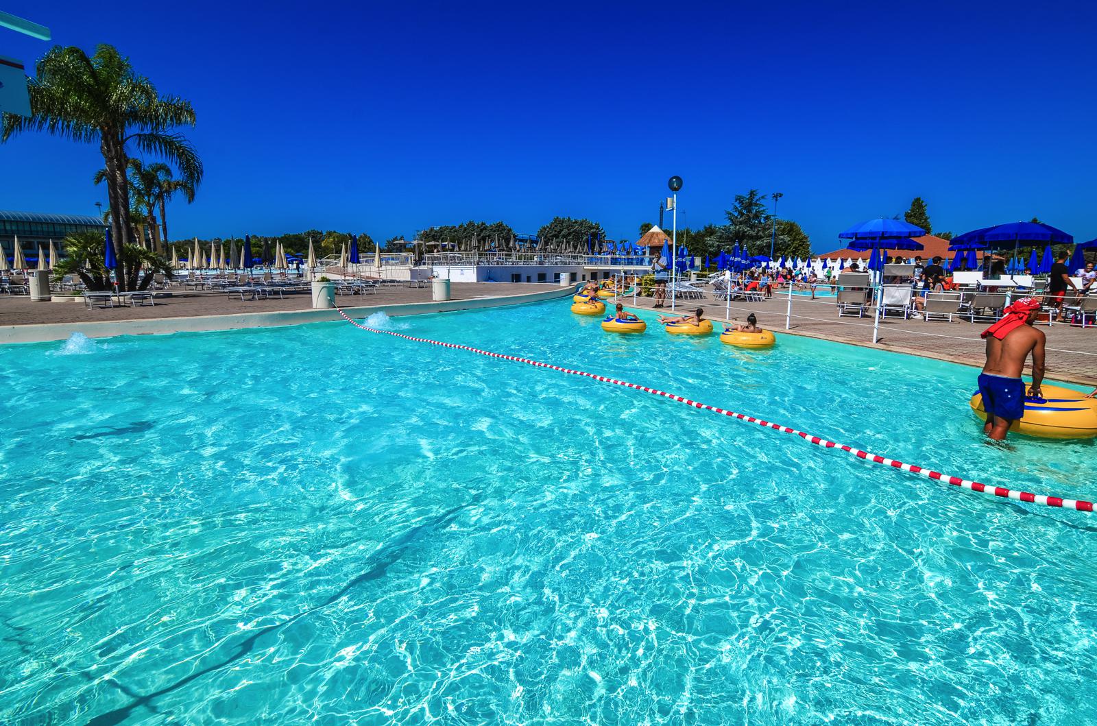 Napoli, l’Asl: “Le piscine del Pareo Park non erano balneabili”