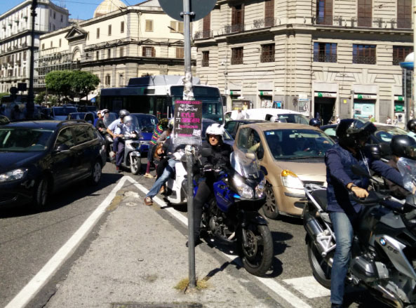 Napoli, ancora blocchi del traffico causa smog: stop anche domenica