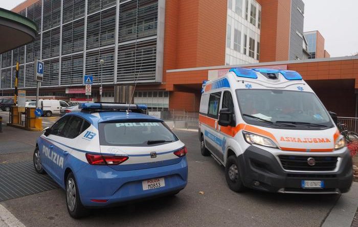 Coronavirus: ambulatori Milano assaltati da utenti, interviene la polizia