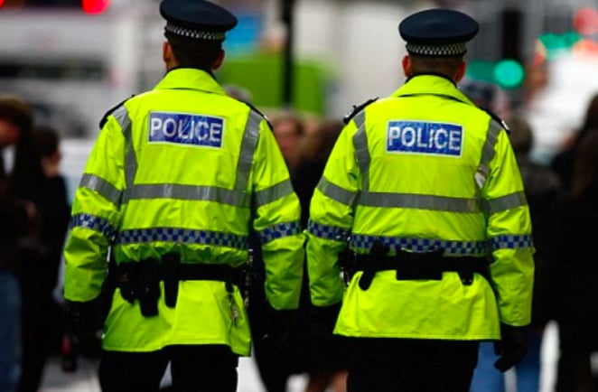 Ex infermiera accusata di aver ucciso almeno 8 neonati: arrestata dalla polizia britannica