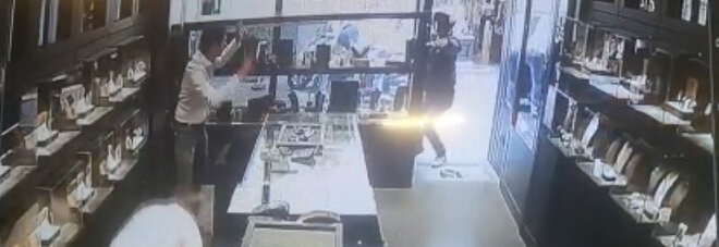 Rapina in banca a Castel San Giorgio: tre scassinatori in fuga: ora è caccia ai banditi