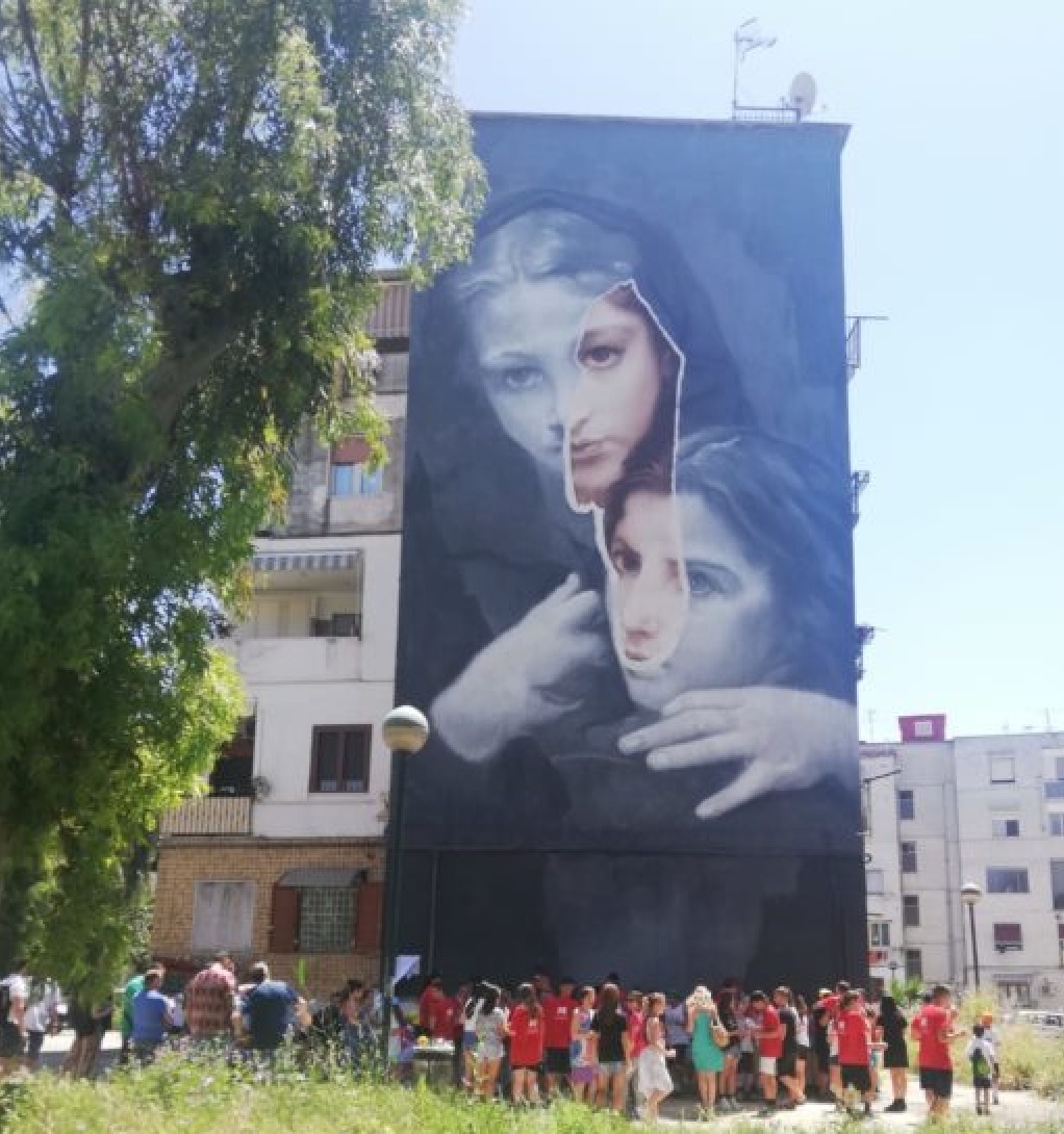 Lenuccia e Lila al Luzzatti, il ‘Rione dei murales’ parte con l’opera dello street art Gomez