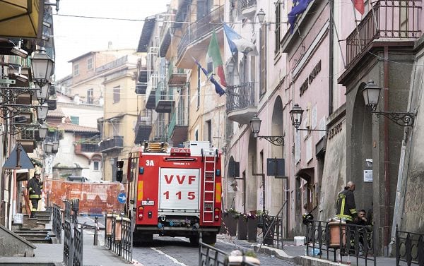 Fuga di gas e esplosione al municipio di Rocca di Papa: la procura indaga per disastro colposo. Sedici i feriti, 36 gli sfollati