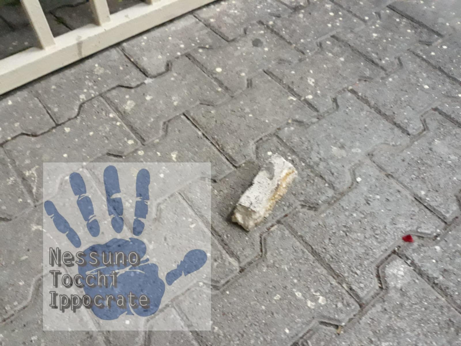 Sassaiola contro la sede della guardia medica del distretto 50 della Asl Napoli 3
