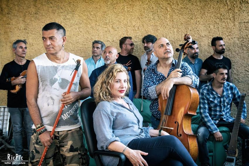 Capone & BungtBangt Solis String Quartet con Iaia Forte in STRATIVARI. Mercoledì 10 luglio nel cortile di Palazzo Reale