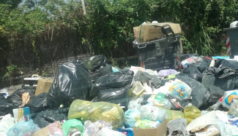 Ancora disagi legati ai ritardi nella raccolta dei rifiuti a Napoli e provincia, a Pomigliano assegnato l’appalto per il sito di compostaggio