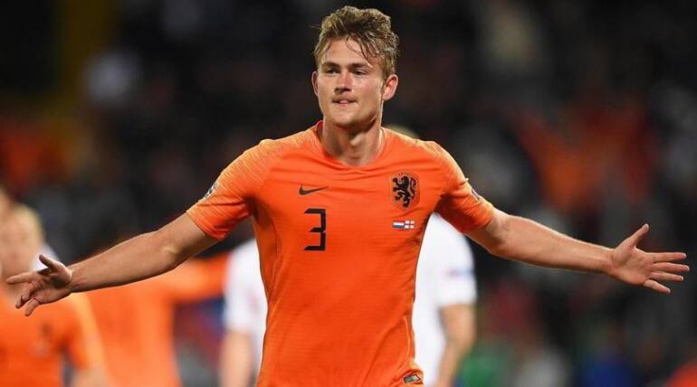 de Ligt ha firmato con la Juve, contratto per 5 anni