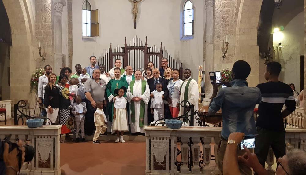 Aversa, domenica 28 luglio otto ragazzi nigeriani hanno ricevuto il battesimo