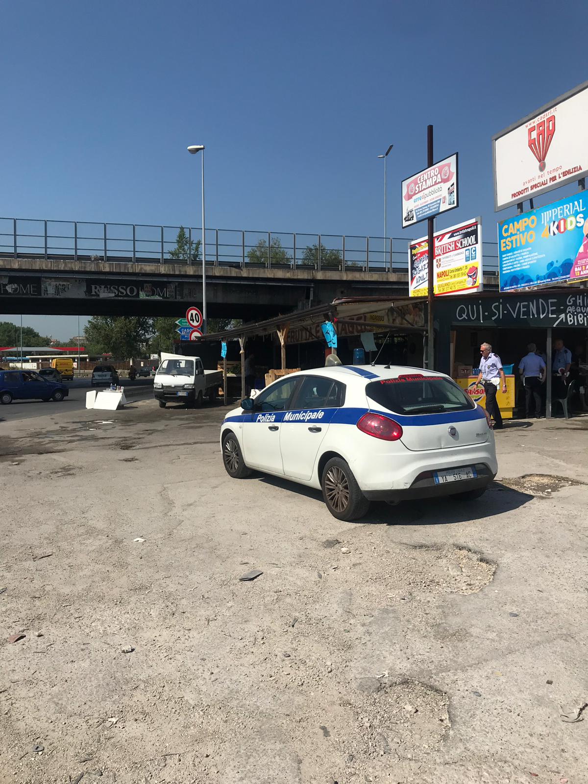 Arzano, blitz della Polizia locale, sequestrato supermarket abusivo