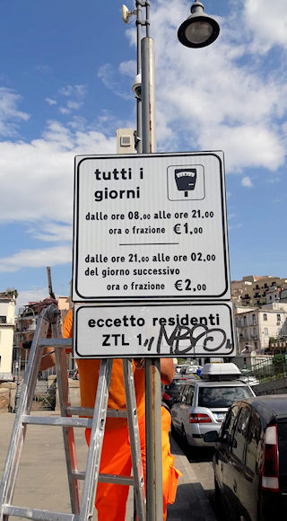 Strisce Blu a Pozzuoli: raddoppiano le tariffe. L’amministrazione batte cassa e prepara l’affare per i privati