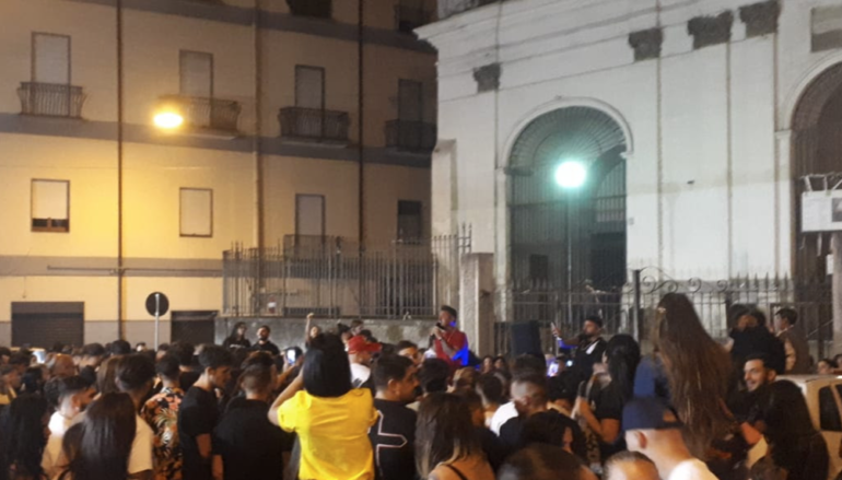 Napoli, serenata abusiva nei pressi di Piazza Carlo III. I Verdi: “Incivili”