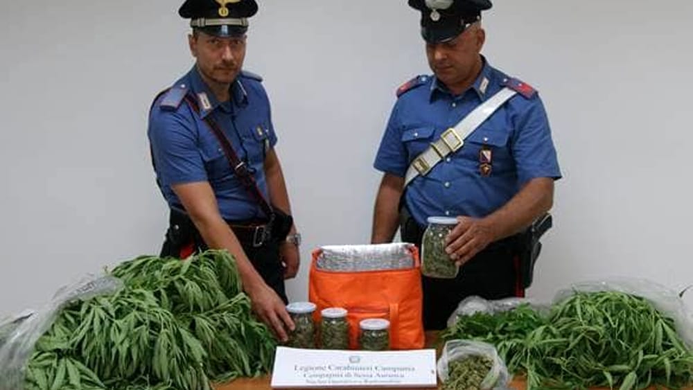 Quattro chili di marijuana in casa, beccato dai carabinieri: arrestato