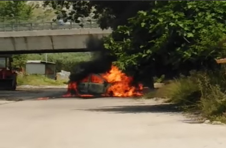 Intrappolata nell’auto in fiamme muore dopo un mese: fissato a Caserta l’addio a Carolina