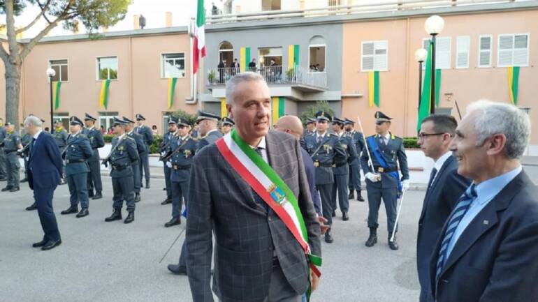 Scafati, è finita l’era Salvati: 13 consiglieri firmano le dimissioni e mandano a casa il sindaco