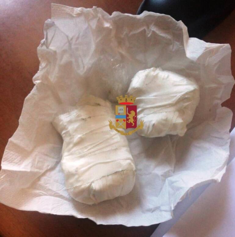 Napoli, erano pronti a rifornire le piazze di spaccio del Nord Italia: arrestati due pregiudicati del ‘Pallonetto’