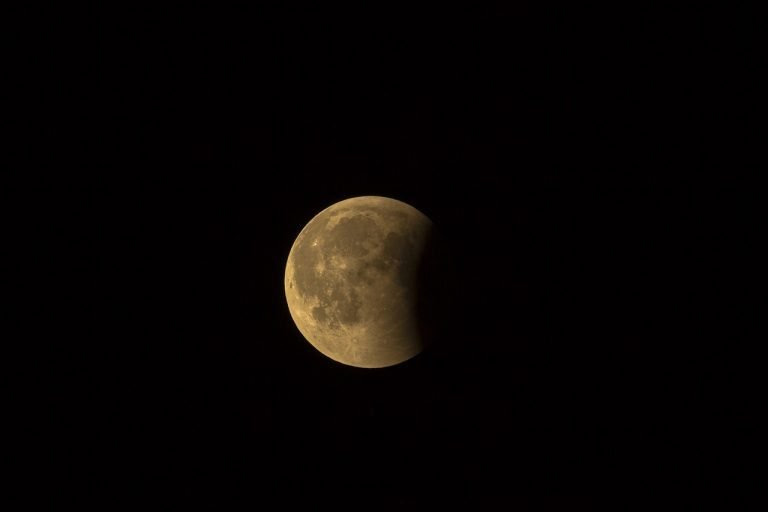 Eclissi di Luna 16 Luglio: come fotografarla ed eventi per ammirarla