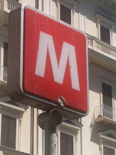Linea Metro 2 di Napoli bloccata: due minori denunciati