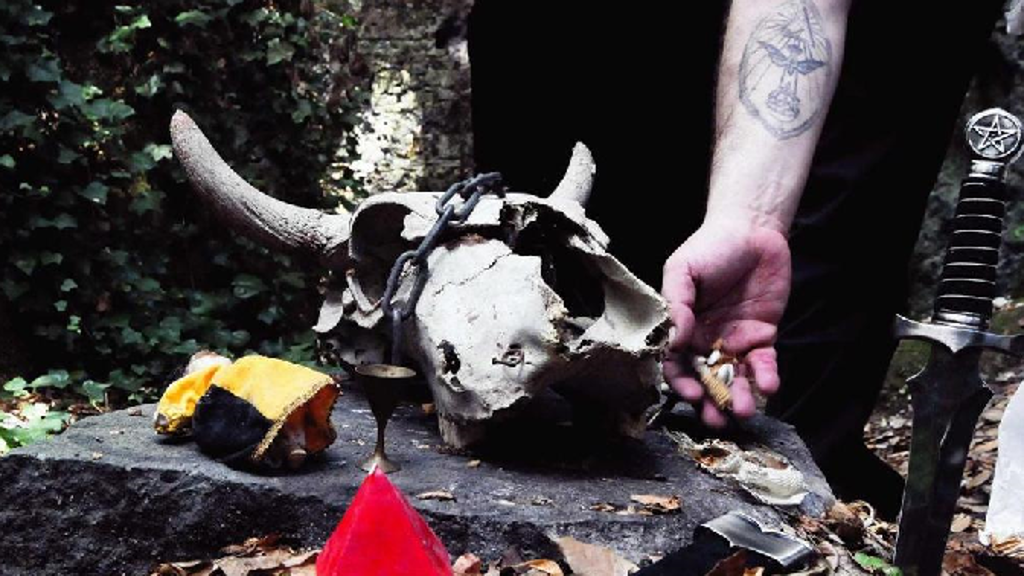Napoli, ‘Mia figlia vittima di sette sataniche’, la denuncia di un’anziana
