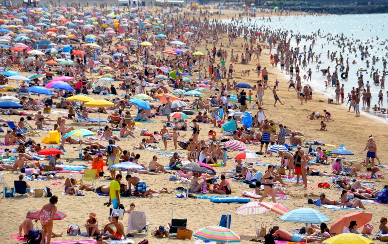 Italiani bocciati in bon ton: le regole per stare in spiaggia