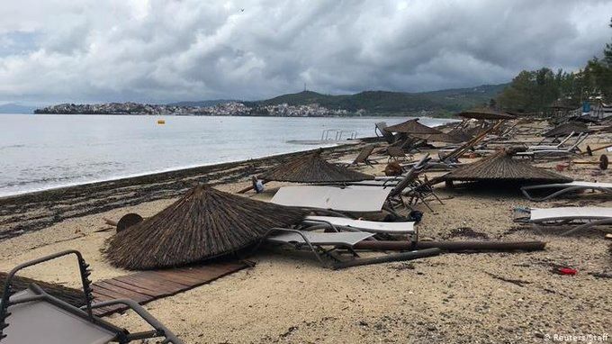 Tornado e grandine in Grecia: morti sei turisti
