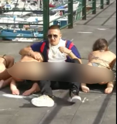 Il video sexy del neo melodico sul porto di Torre del Greco indigna il web