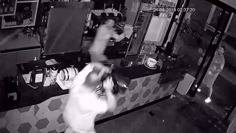Maddaloni. Incursione nel locale della Movida, ferisce clienti e proprietario. Indagano i carabinieri