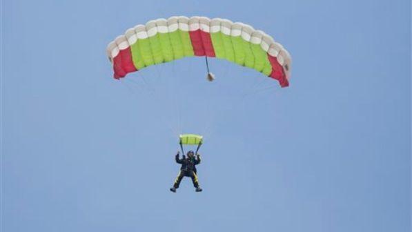 Non si apre il paracadute, 45enne muore nel potentino