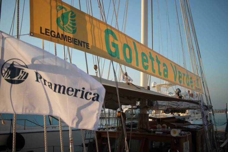 Goletta Verde di Legambiente, insieme a Pramerica SGR, approda a Procida