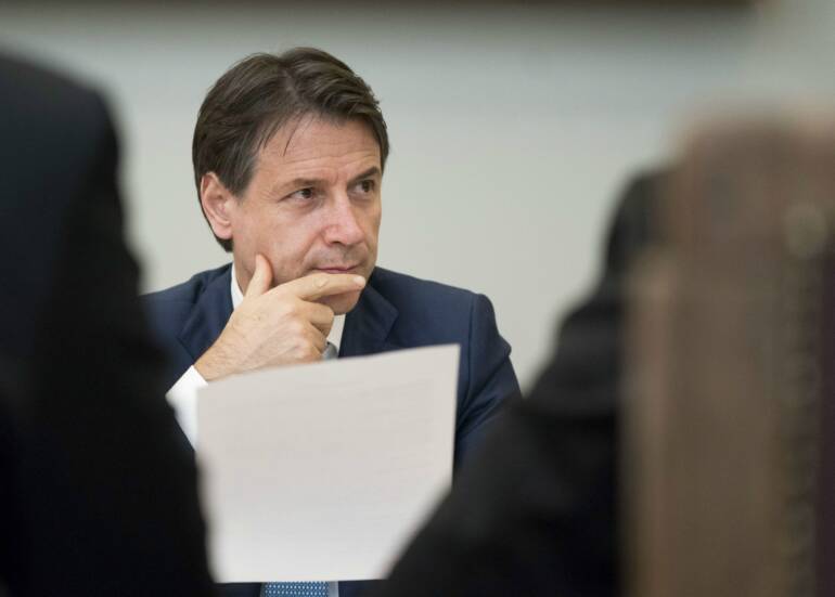 Manovra, ok alla stretta su contante a luglio e al carcere per gli evasori con pene da 4 a 8 anni