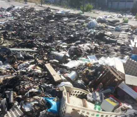Napoli, incendio di rifiuti speciali a Ponticelli: cittadini costretti a tapparsi in casa