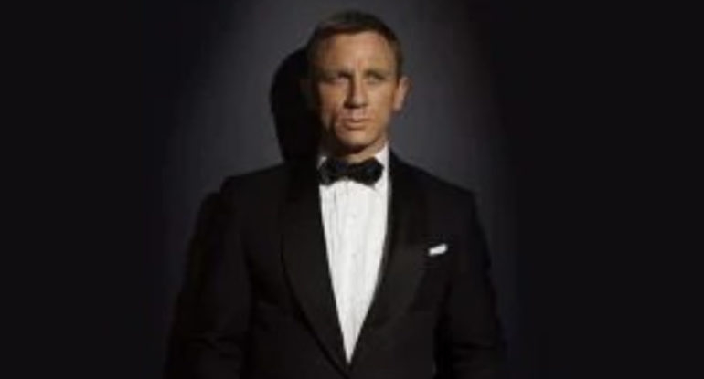 Si gira James Bond a Sapri: il sindaco posticipa l’apertura delle scuole