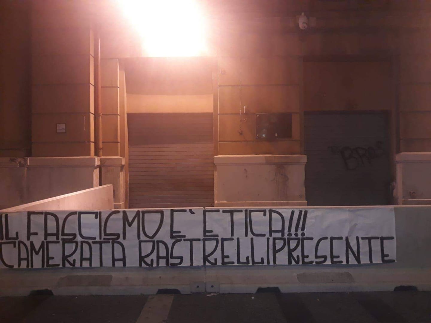 Napoli, striscione neofascista per Rastrelli davanti alla sede della Regione. Indaga la Digos