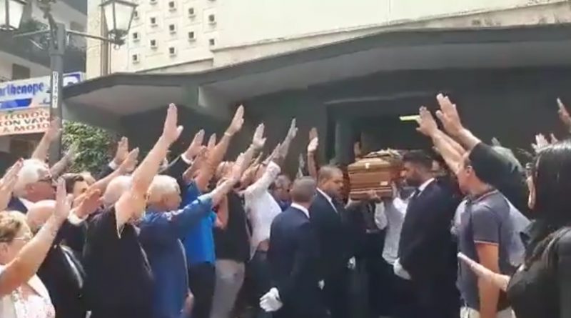 Napoli, saluto fascista ai funerali di Antonio Rastrelli