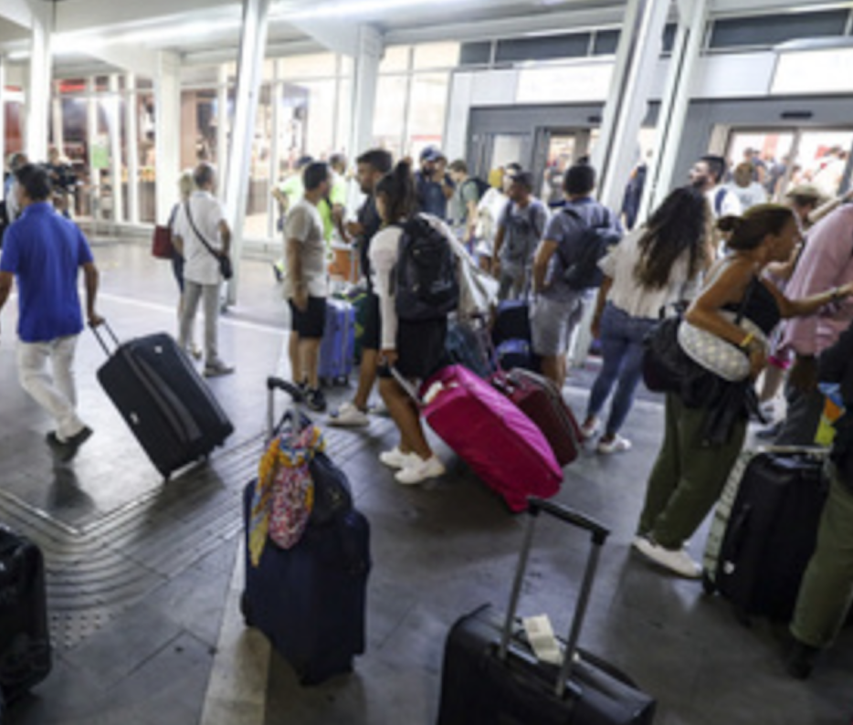 Napoli, il terrore sul volo da Sharm, i passeggeri: ‘Pensavamo di precipitare’