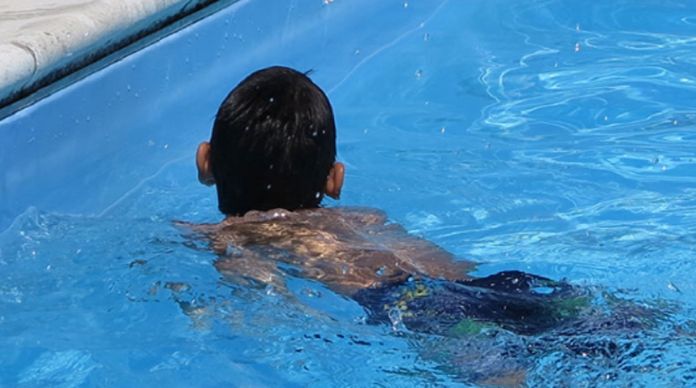 Bimbo napoletano di 5 anni rischia di annegare in una piscina di Villa Literno: è grave