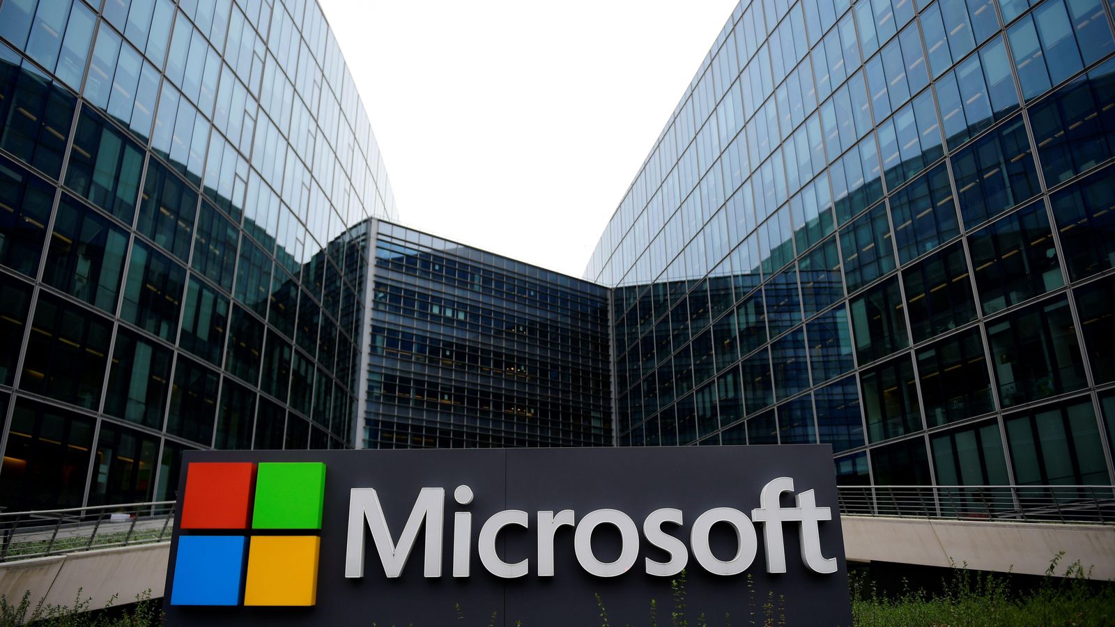 Microsoft conferma di ascoltare le conversazioni dei propri utenti