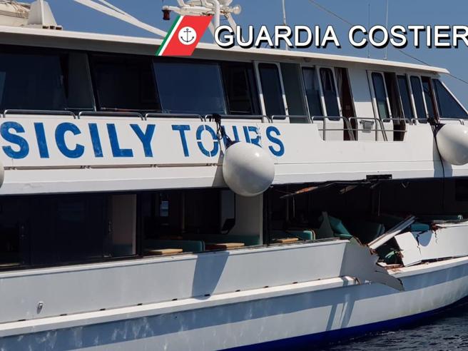 Scontro tra un vaporetto con 350 persone a bordo e uno yacht alle Eolie: feriti 5 turisti salernitani