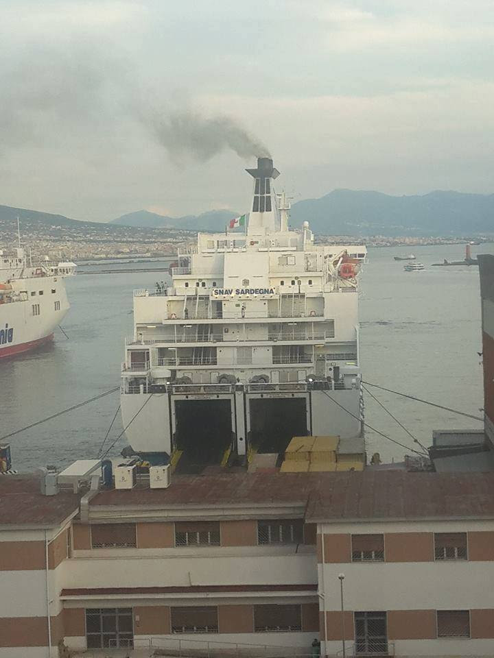 Porto di Napoli, controlli della Guardia Costiera sulle concentrazioni di zolfo nei carburanti delle navi ormeggiate