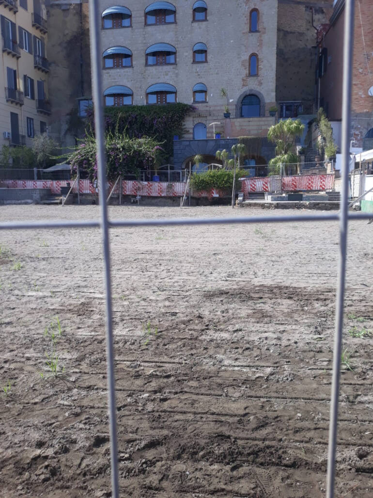 Napoli, ipristinata la spiaggia dove sorgeva l’ex giardino “Romeo”. Verdi: ‘Nostra vittoria’