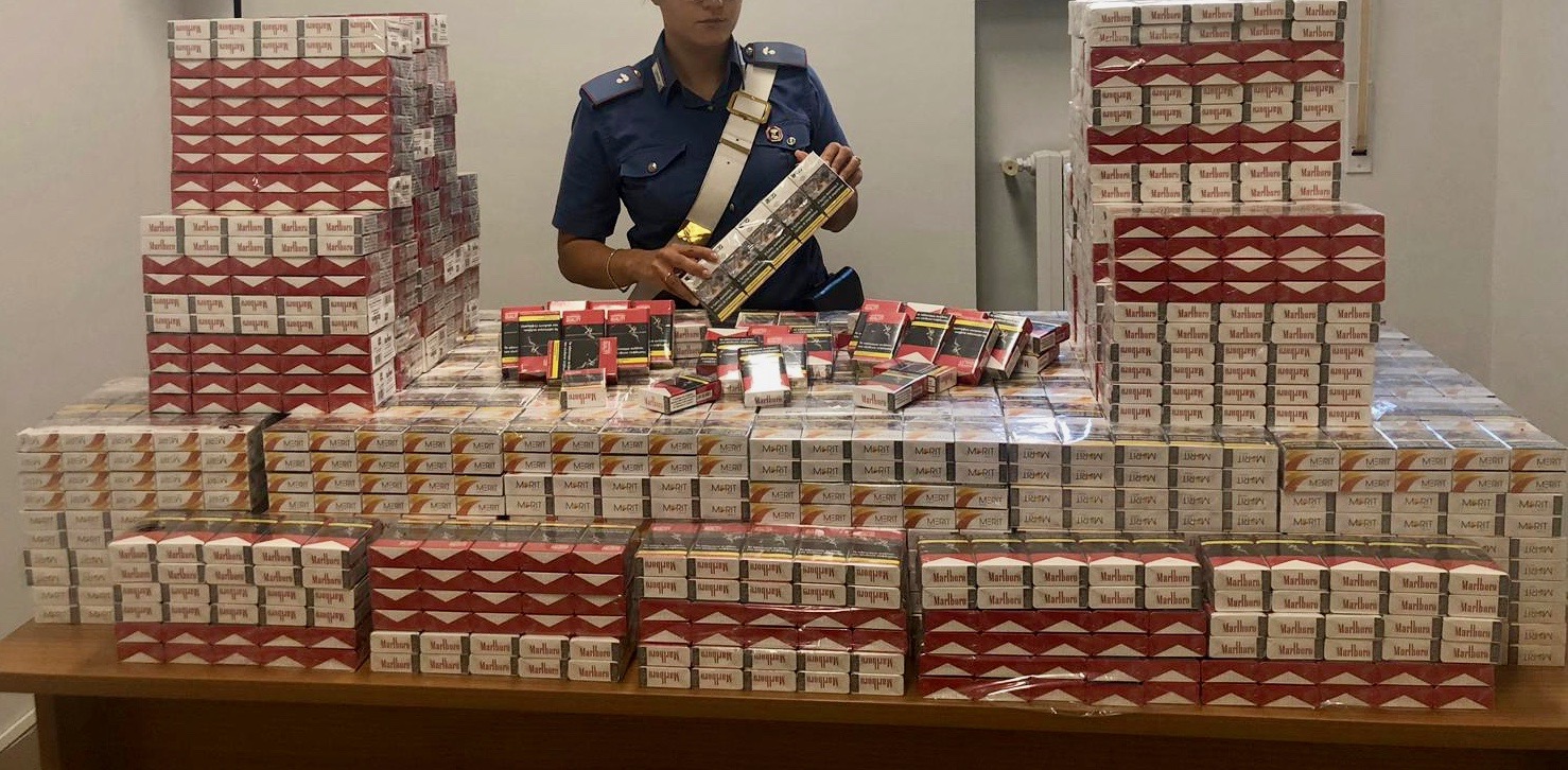 Portici, scoperti con 3500 pacchetti di sigarette: arrestati in tre