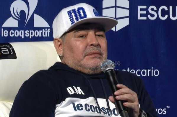 In ventimila per la prima di Maradona da tecnico del Gimnasia